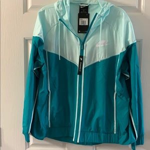 NWT Nike windrunner lightweight jacket